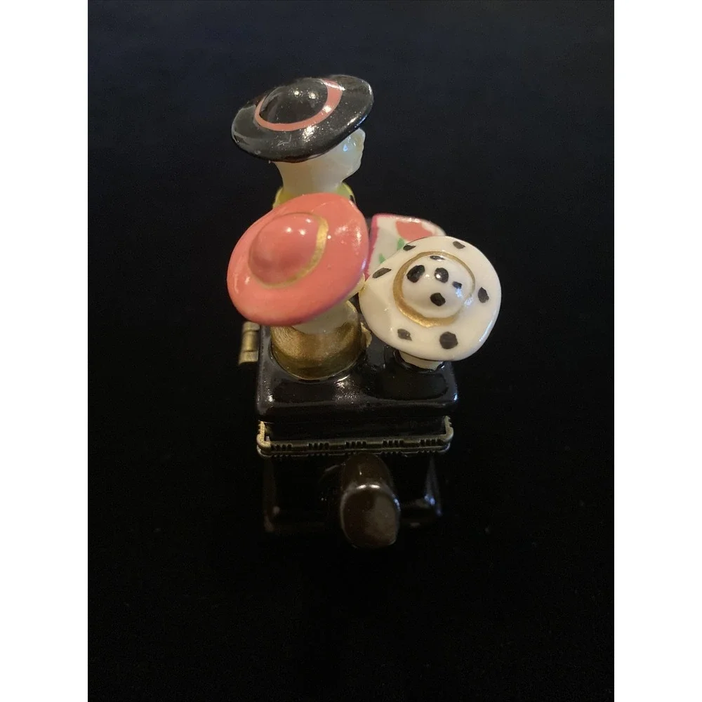 Rare Ceramic Faces & Hats / Teapot Trinket Jewelry Box No Signed Excellent Condi